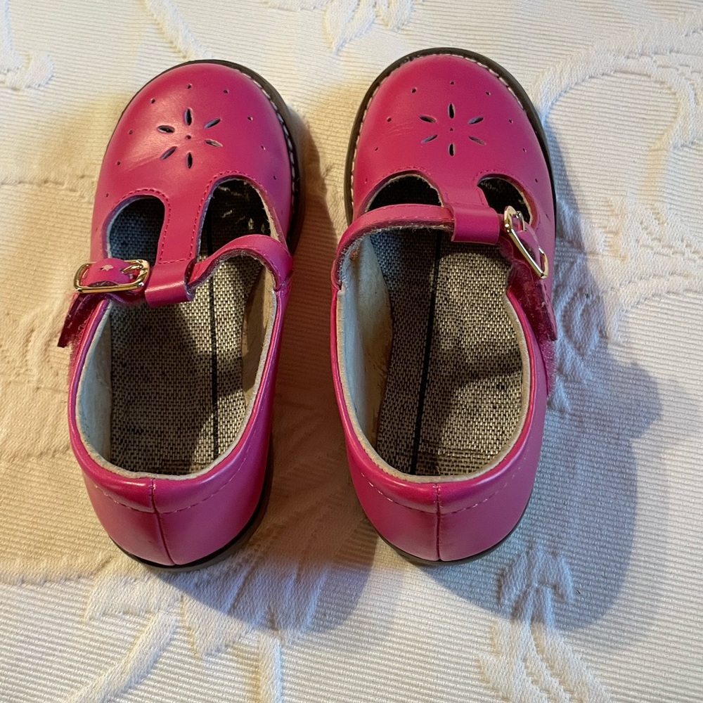 Pink leather Mary Jane shoes
